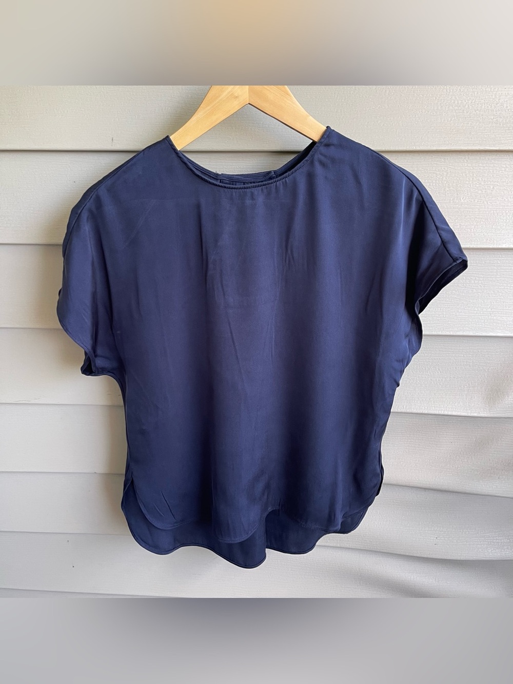 Quince Women Washable Stretch Silk Split Hem Tee Navy Sleeved Top XS Luxury